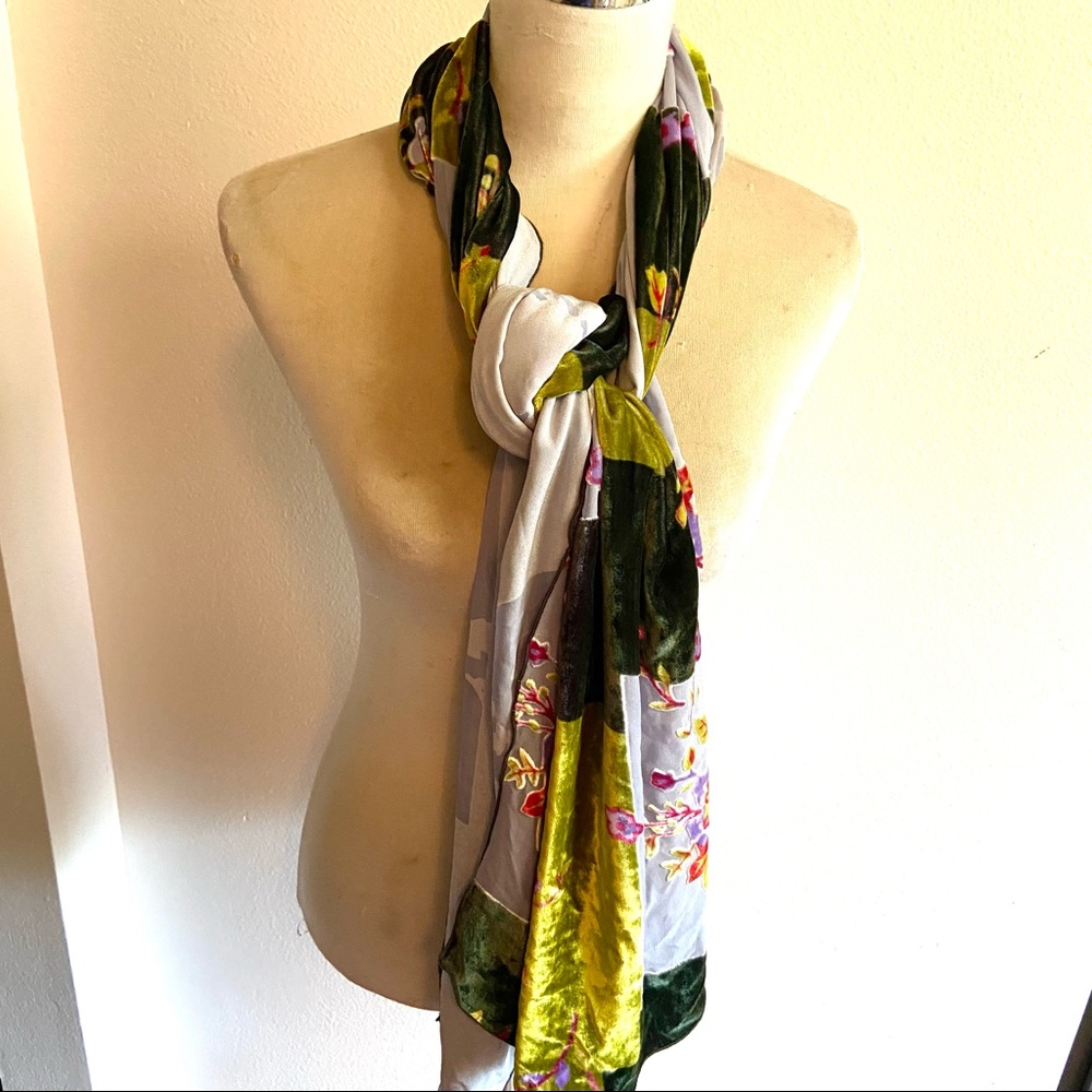 Cut velvet scarf Y2K style green gray good condition